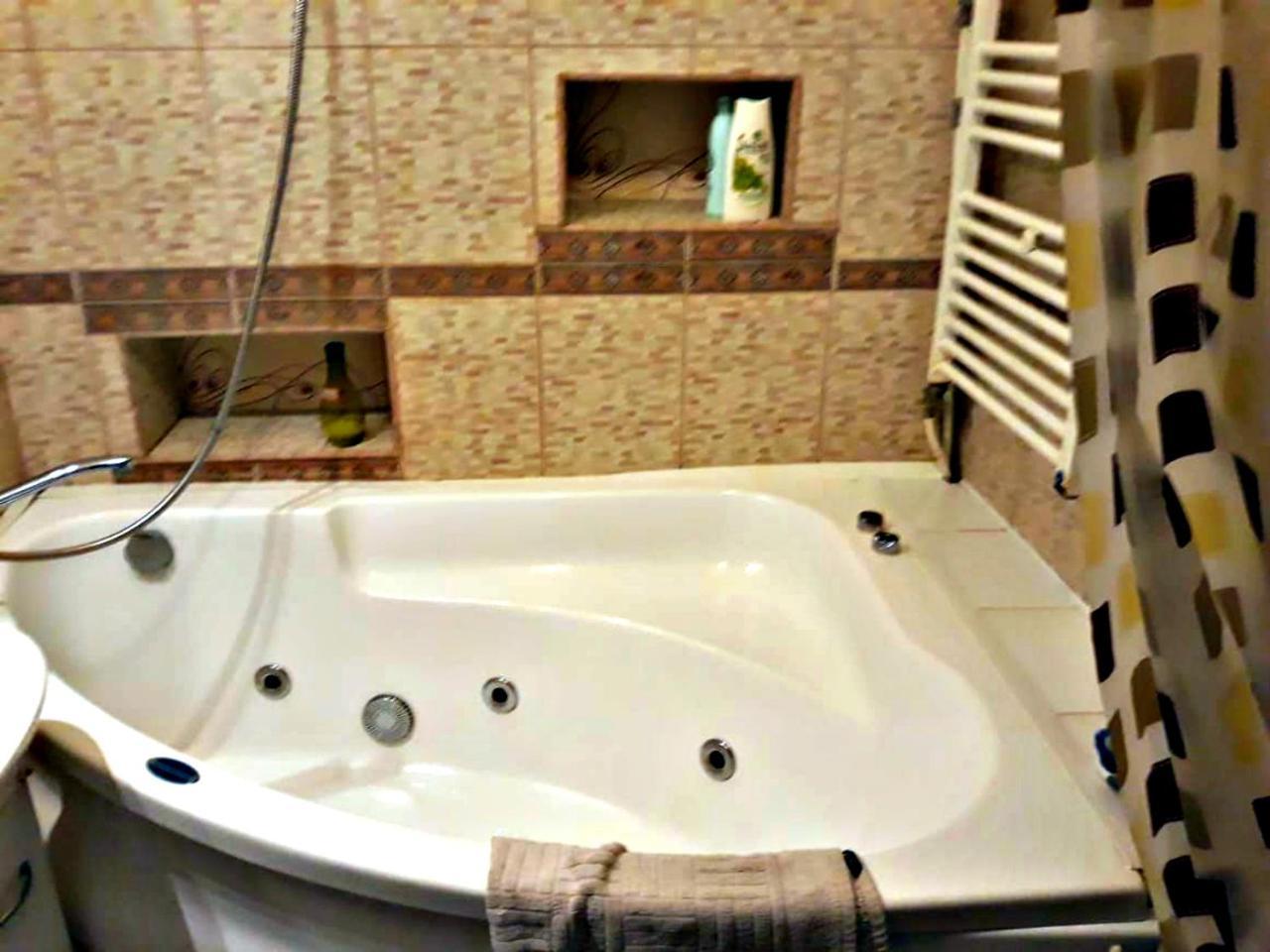 Apartment In The Historical City Center تشيرنيفتسي المظهر الخارجي الصورة